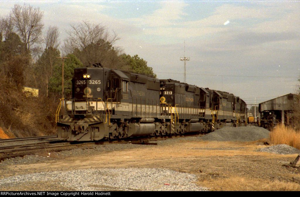 Six axle EMD's were a treat to see in Glenwood Yard